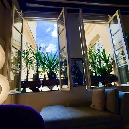 Fantastic Heart Of Marais Apartment